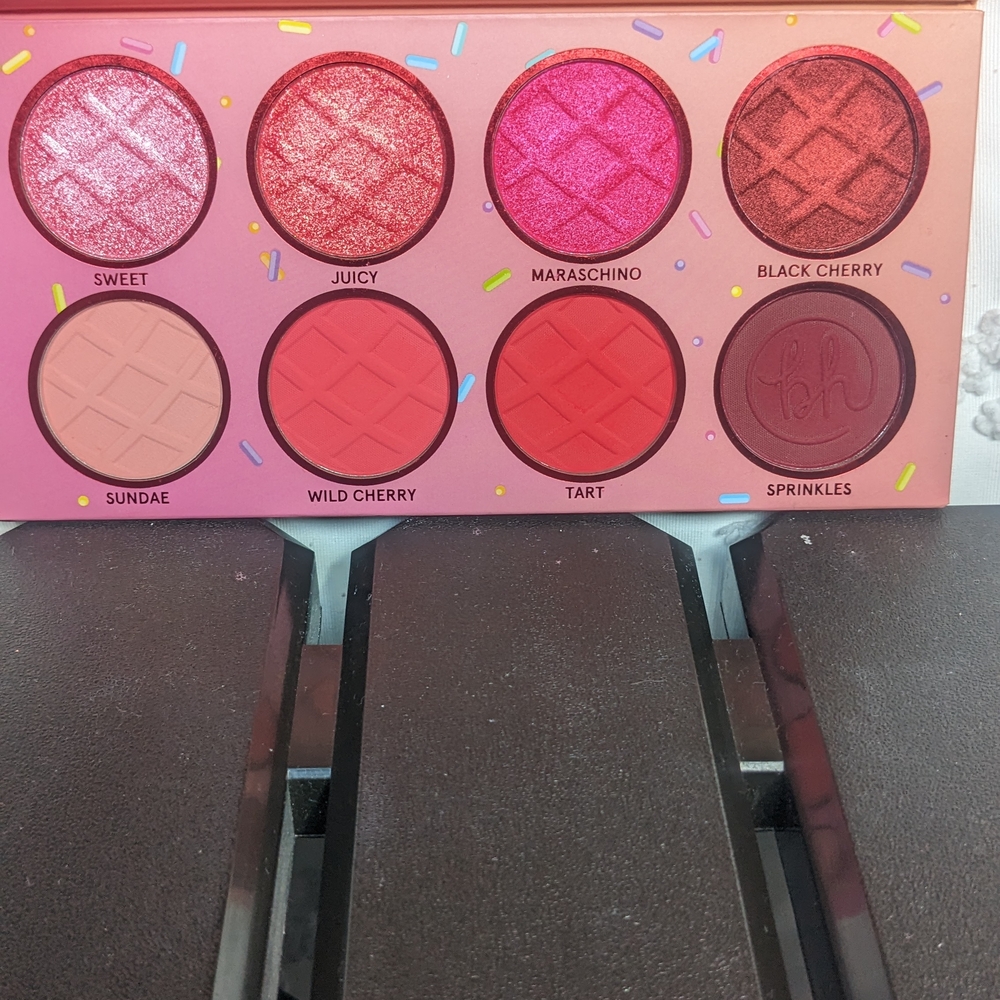 BH Cosmetics Cherry Red and Pink Eyeshadow Palette
